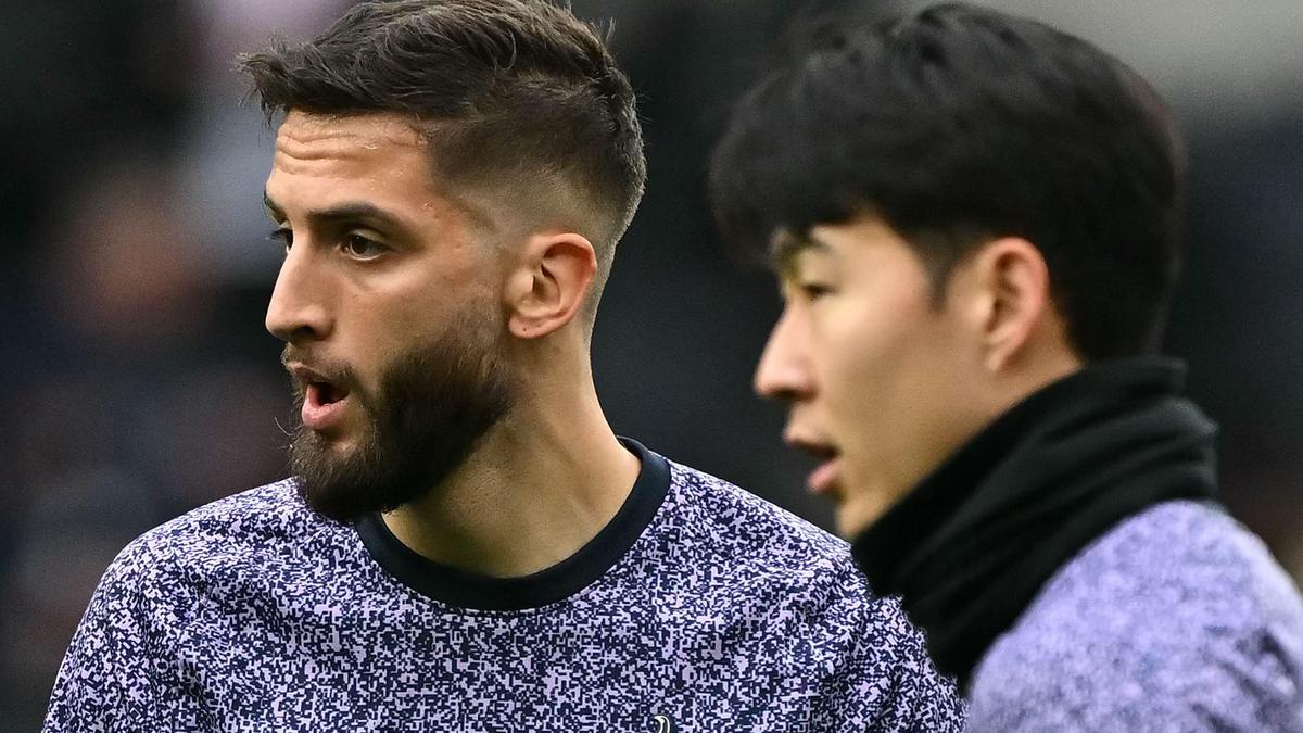 Rodrigo Bentancur (links) wurde nach einer Bemerkung über seinen Mitspieler Heung-Min Son für sieben Spiele gesperrt 