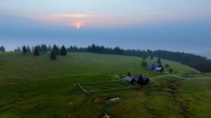 Die Brendlhütte liegt nahe dem Ursprung der Weißen Sulm und ist einer der Schauplätze der TV-Dokumentation
