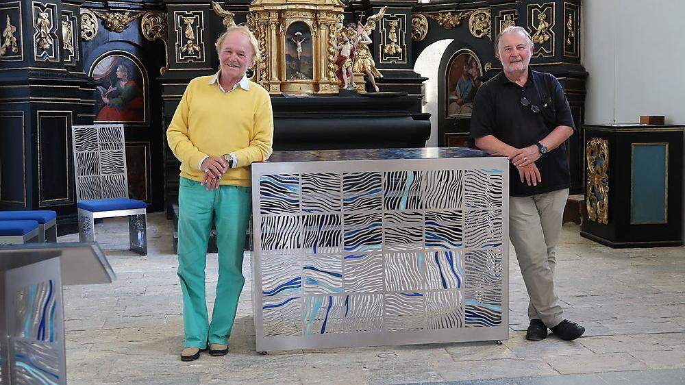 Künstler Kand und Architekt Klerings am Altar