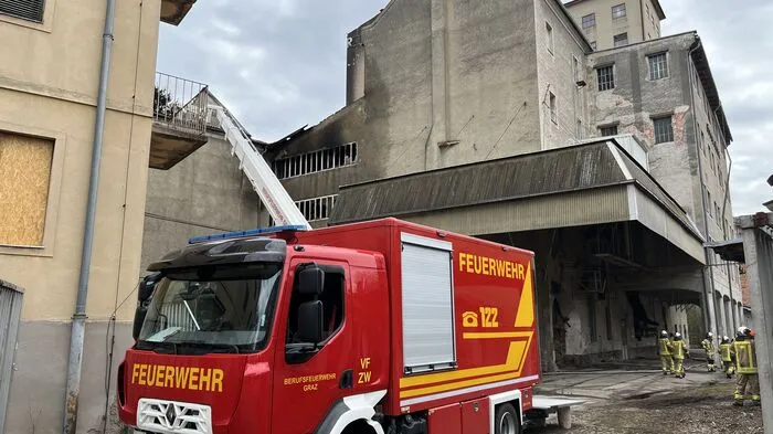 Ein Lokalaugenschein am Tag nach dem Großbrand in der Grazer Rösselmühle ...