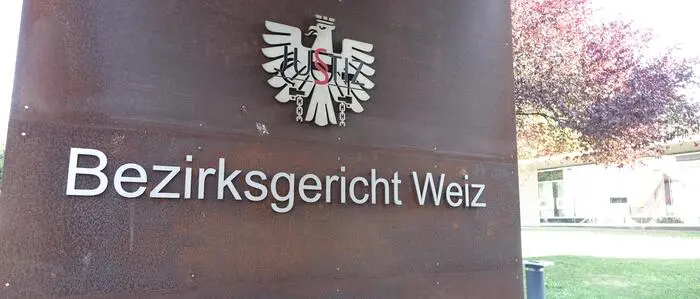 Körperverletzung wird einem 65-Jährigen am Bezirksgericht Weiz vorgeworfen. Er soll seinen Schwager geschlagen haben.