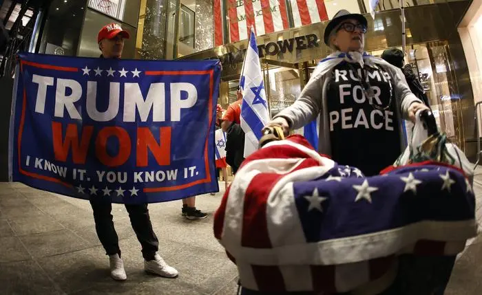 Trump Supporters Get Rowdy Outside Trump Tower In Midtown Several Trump supporters riot outside Trump Tower in Midtown New York, United States, on November 5, 2024. The NYPD is on high alert for possible protests following presidential election results. Americans cast their votes today in the presidential race between Republican candidate, former President Donald Trump, and Democratic candidate, Vice President Kamala Harris, as well as in multiple state elections that determine the balance of power in Congress. New York United States PUBLICATIONxNOTxINxFRA Copyright: xDeccioxSerranox originalFilename: serrano-notitle241105_npzg8.jpg
