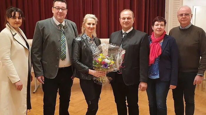 Finanzreferentin Marija Maric, 1. Vizebürgermeister Alfred Zaruba, Bezirkshauptfrau Elke Schunter-Angerer, Bürgermeister Klaus Strein, 2. Vizebürgermeisterin Gerda Minauf, Stadtrat Bernd Frohnwieser (v.l.)
