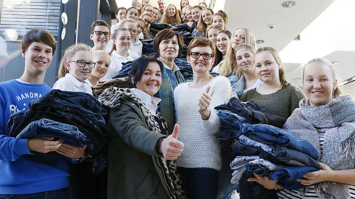 Anfang Dezember wurden 150 alte Jeans übergeben