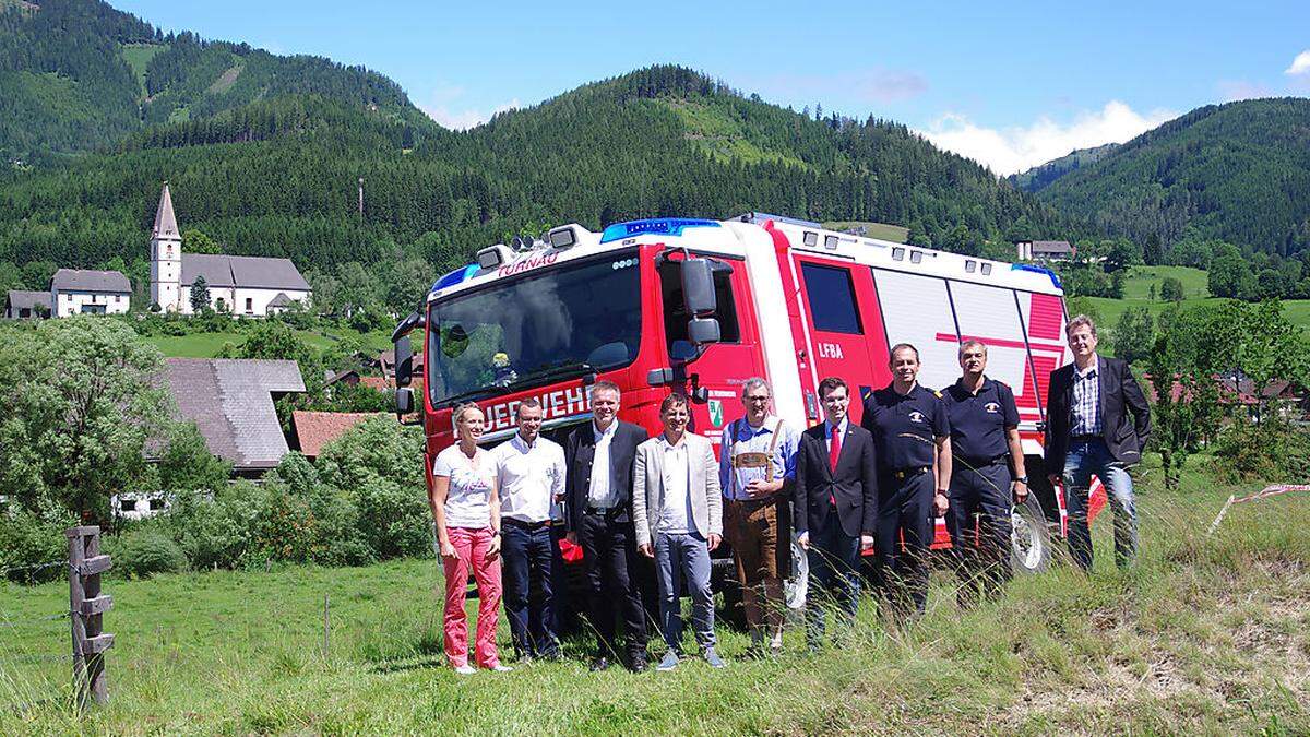 Vertreter der Gemeinde und der FF Turnau auf dem Rüsthaus-Bauplatz