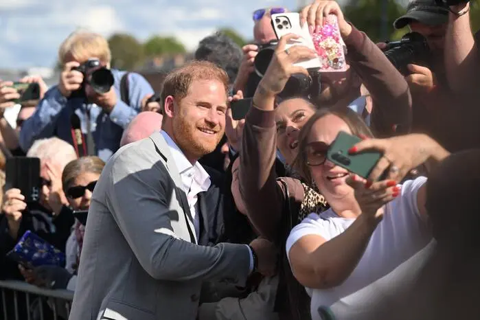 Harrys Fazit nach seiner Stippvisite in der alten Heimat lässt auch auf eine Annäherung mit der Familie hoffen.