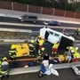 Warum der Pkw gegen die Betonleitwand gekracht war, steht derzeit noch nicht fest