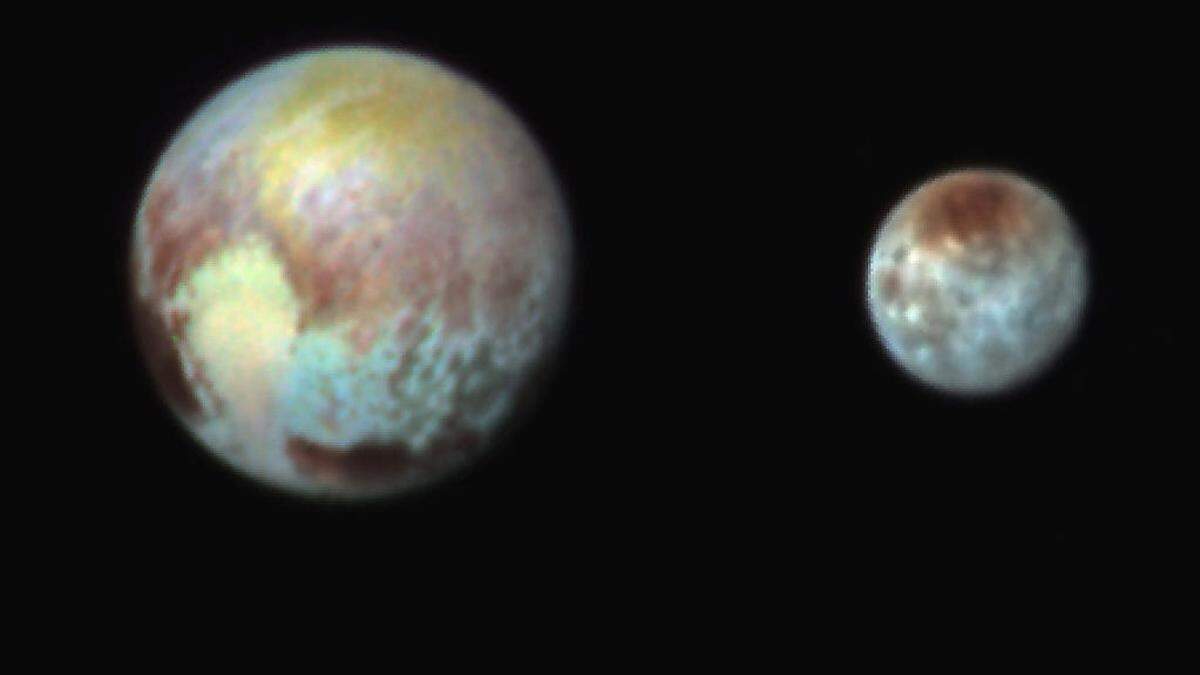 Pluto und der Mond Charon