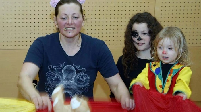 Lustige Spiele und ein Kasperltheater von Kinderanimateurin Andrea Gaal...