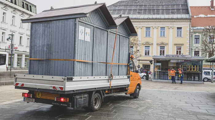 Für den Actionfilm "White Christmas" wird am Dienstag und am Mittwoch ein Teil des Christkindlmarktes auf dem Neuen Platz in Klagenfurt errichtet.