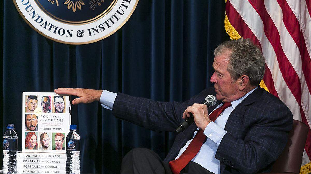 George W. Bush stellt den Bildband vor 