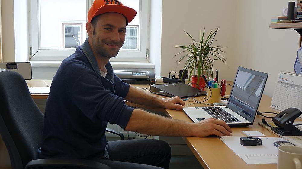 Daniel Kraut in seinem Büro in Leoben, von hier betreibt er seine Firma