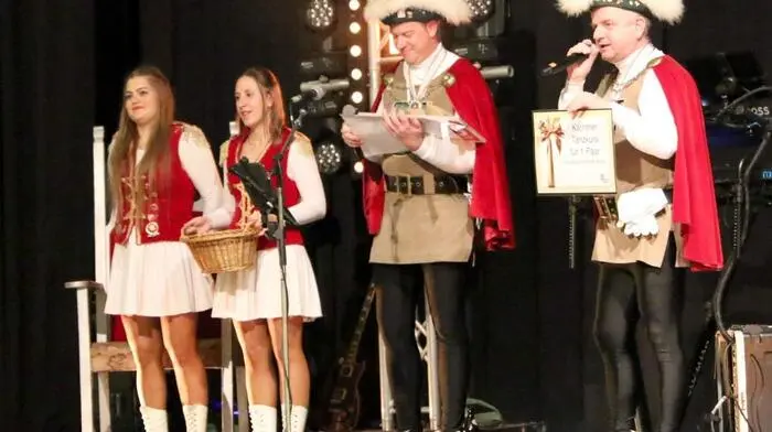 Mit dem „Herzogball“ wurde am Wochenende die Faschingssaison im Bezirk St. Veit eingeläutet. Und zwar in der Blumenhalle der Herzogstadt. 