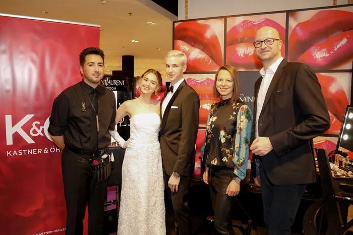 Kastner &amp; Öhler Marketingleiterin Andrea Krobath, YSL Make-Up-Artist Miki Rankovic mit Nina Topolic und Manuel Prevedel und Organisator Bernd Pürcher.