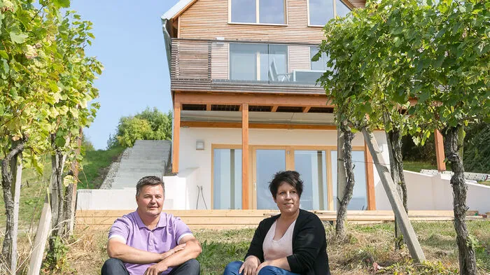 Der alte Weinkeller, auf den das neue Haus gesetzt wurde, wurde zum separat zugänglichen Büro umgebaut.