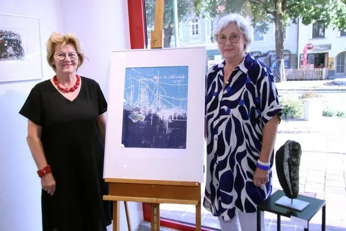 „Stone meets paper“, so der Titel der Präsentation, zeigt Werke der beiden Künstlerinnen Christine Kertz (l.) aus Köflach und Irene Daxböck-Rigoir aus Graz.
