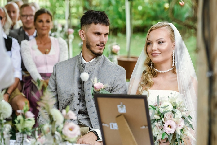 Das Kamerateam hat Cheyenne Ochsenknecht und Nino Sifkovits auch während ihrer Hochzeit begleitet