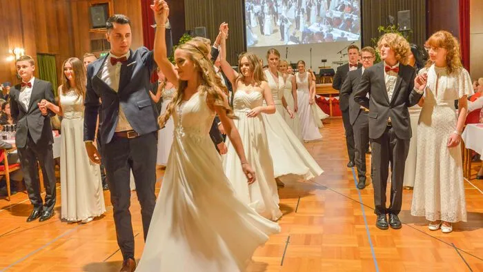 41 Maturanten und Maturantinnen tanzten durch die Nacht.