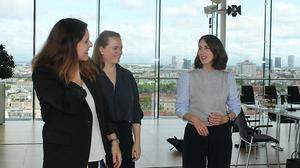 Fordern massive Verbesserungen für Start-ups: Ökonomin Monika Köppl- Turyna, Startup-Expertin und Business-Angel Lisa-Marie Fassl, WKO-Vizepräsidentin Amelie Groß
