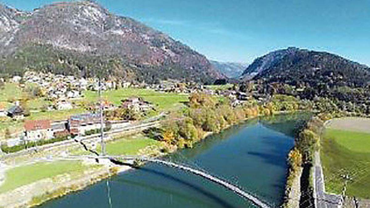 Weißenstein liegt im unteren Drautal. Die Pleschwand prägte seit jeher das Landschaftsbild und seit 1981 das Wappen