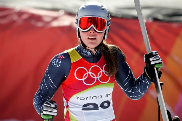 Bei ihrer ersten Olympiateilnahme 2006 in Turin stürzte sie im Training schwer und zog sich Prellungen zu. Dennoch belegte sie im Super-G Platz sieben und wurde in der Abfahrt Achte