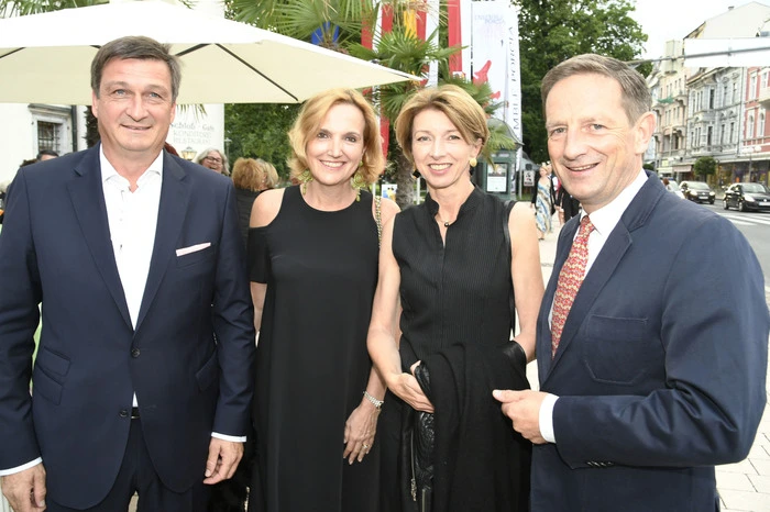 Bitte klicken Sie sich durch die weiteren Fotos!