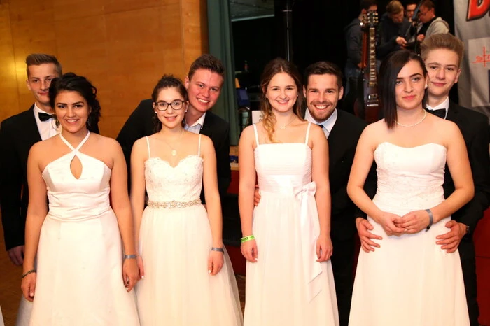 Unter dem Motto „…and the Matura-Award goes to…“ hatten die 50 Schüler der drei Abschlussklassen für eine rauschende Ballnacht gesorgt. 
