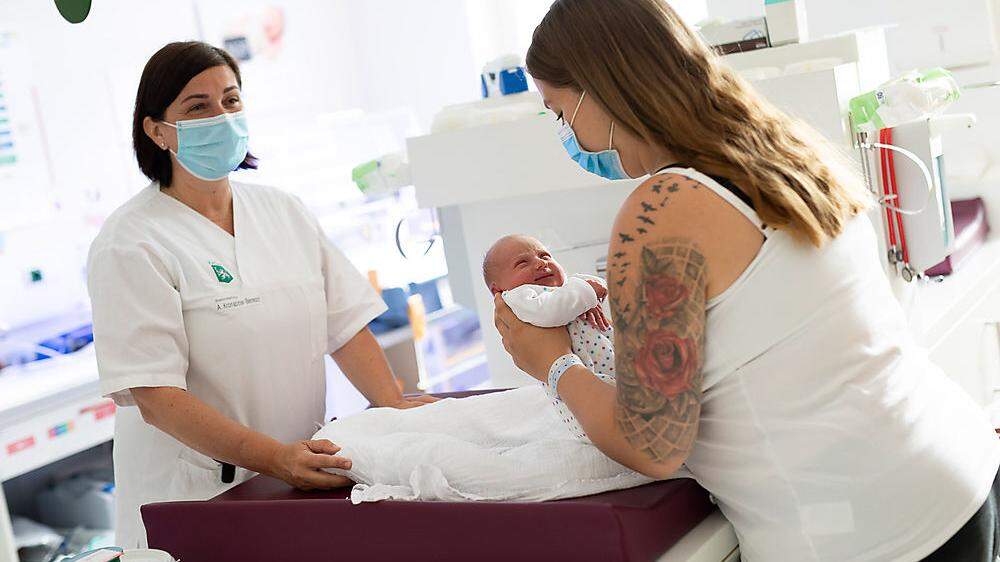 An der Geburtsklinik der Uniklinik Graz genießen Wöchnerinnen und Krankenhauspersonal gleichermaßen die Ruhe wegen des Besuchsverbotes