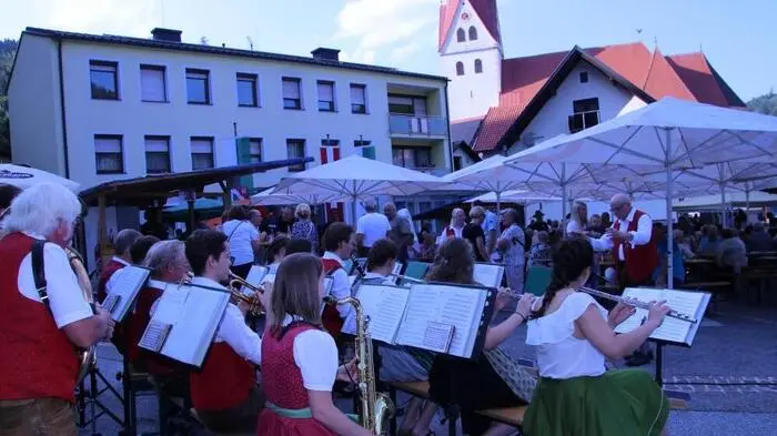 Im kleinen Dorf Kainach, dort wo die Gemütlichkeit noch gemütlich ist, wurde wieder zum traditionellen Dorffest geladen.