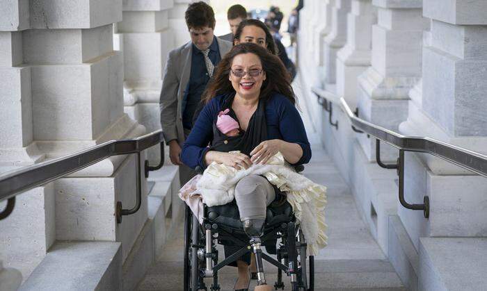 Tammy Duckworth bekam 2018 als erste amtierende Senatorin ein Baby 