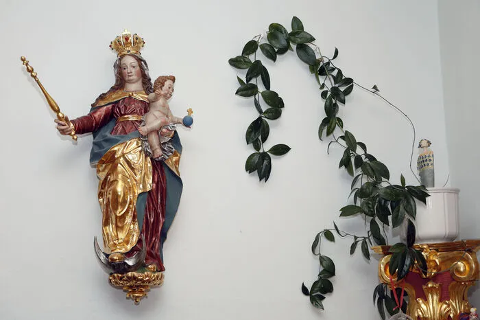 Zahlreiche Madonnen schmücken das Haus der Familie Kapeller