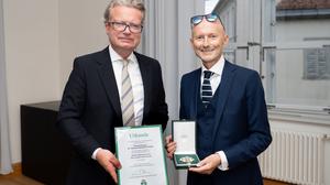 Landeshauptmann Christopher Drexler zeichnete Michael Pachleitner mit dem Großen Ehrenzeichen des Landes Steiermark aus