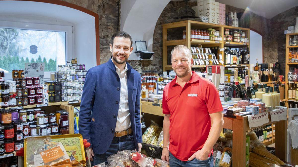 Neben Champagner aus Frankreich gibt es in Ebners Greißlerei auch viele Produkte aus Kärnten