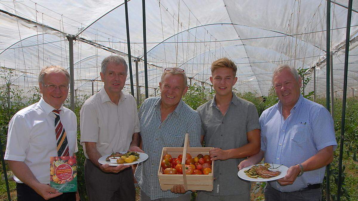 „Urlmüller“ Johann Unger mit Sohn Jan, Bürgermeister Gerhard Konrad (rechts), Josef Ober (links) und Günther Stangl (2.v.l.) 