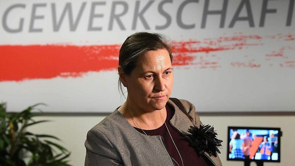 Eva Scherz, Chefverhandlerin der Gewerkschaft GPA, kündigt Betriebsversammlungen an