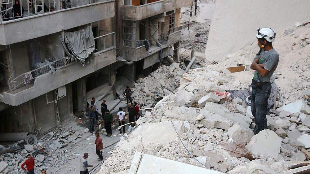 Die Weißhelme sind eine Zivilschutzorganisation im Bürgerkriegsland Syrien. 