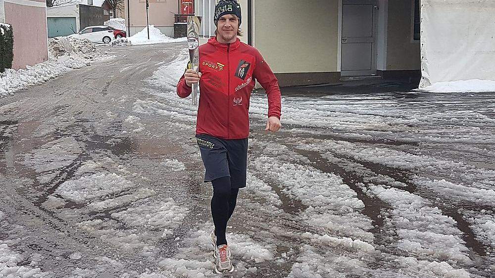 Michael Haberl (31) nahm in der Nacht auf heute motiviert die 122 Kilometer von Graz nach Wald am Schoberpass in Angriff	