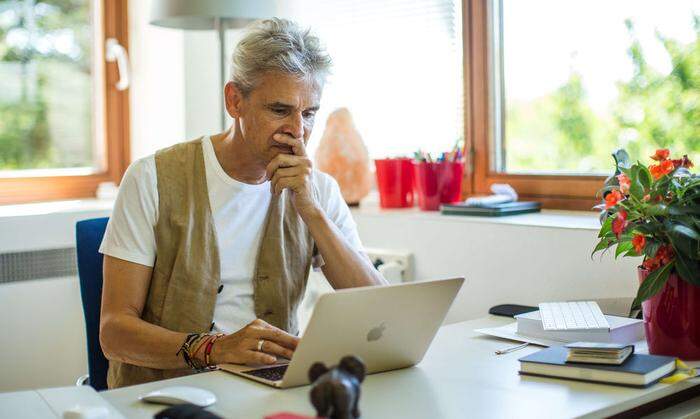 Seine Arbeit: Die Geschichten entstehen in der Naur, geschrieben werden sie daheim am Laptop