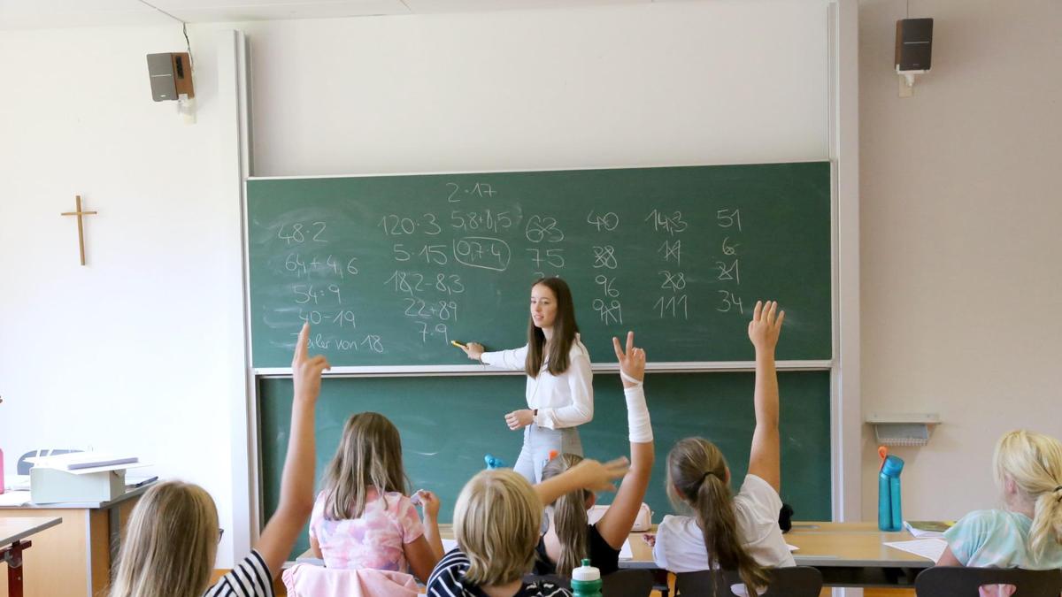 In den Sommerferien die Schulbank drücken? Für 52 Kinder aus Feldkirchen ist das der Fall 