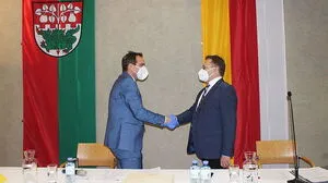 Bürgermeister Karl Markut wurde von Bezirkshauptmann Georg Fejan angelobt