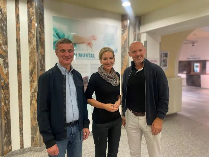 Das Direktorium des Spitalsverbundes: Primar Michael Jagoditsch, Betriebsdirektorin Sabine Reiterer und Pflegedirektor Harald Tockner