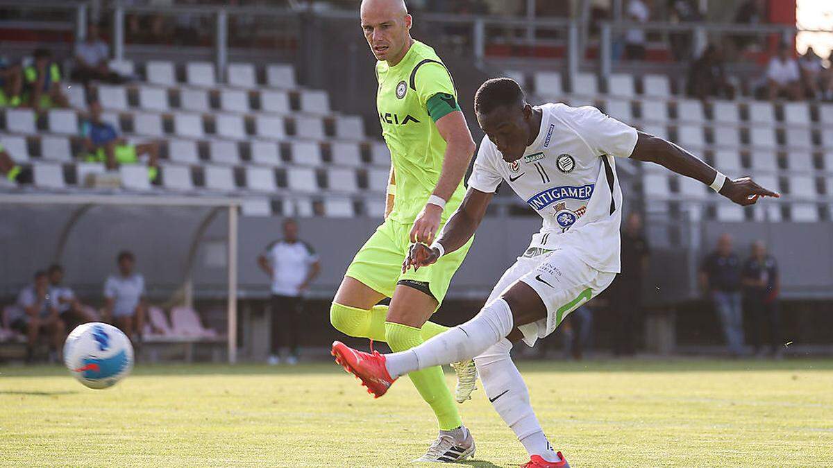 Kelvin Yeboah (rechts) traf zum 2:0 für Sturm 