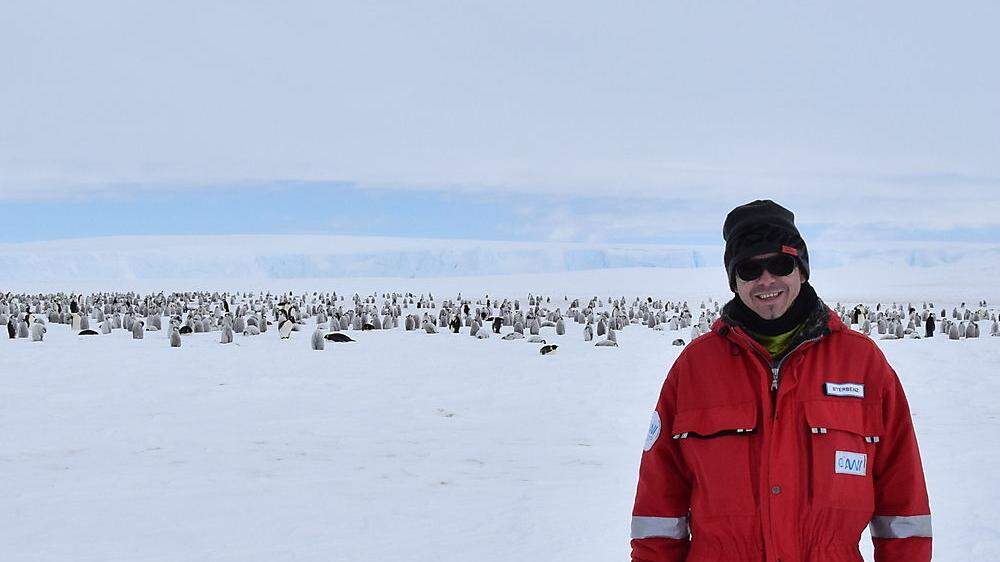 Thomas Sterbenz fühlt sich in der Antarktis und bei den dort lebenden Kaiserpinguinen pudelwohl