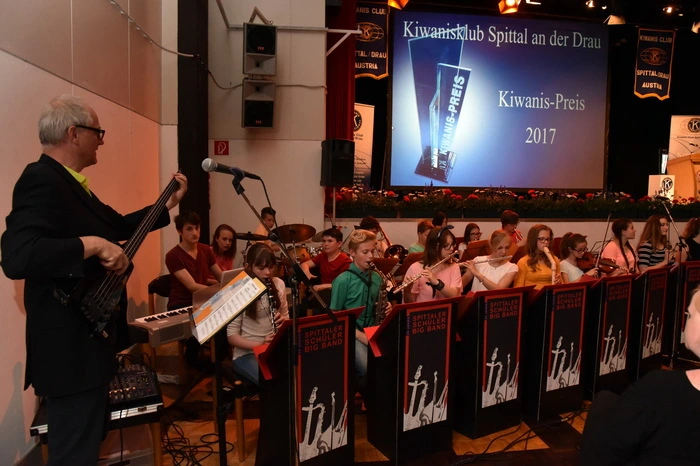 Umrahmt wurde die Verleihung von der Schüler Bigband unter der Leitung von Michael Samitz.