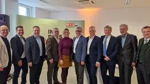 WKO-Präsident Josef Herk mit der Spitze der Wirtschaftskammer-Regionalstelle Südoststeiermark und Unternehmern, die beim Impulstalk interviewt wurden