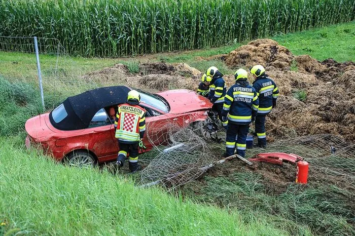 Aus bisher unbekannter Ursache verlor ein PKW Lenker gegen 08:20 Uhr zwischen den beiden Abfahrten Knittelfeld West und Knittelfeld Ost die Kontrolle über sein Fahrzeug und kam von der S36 ab.