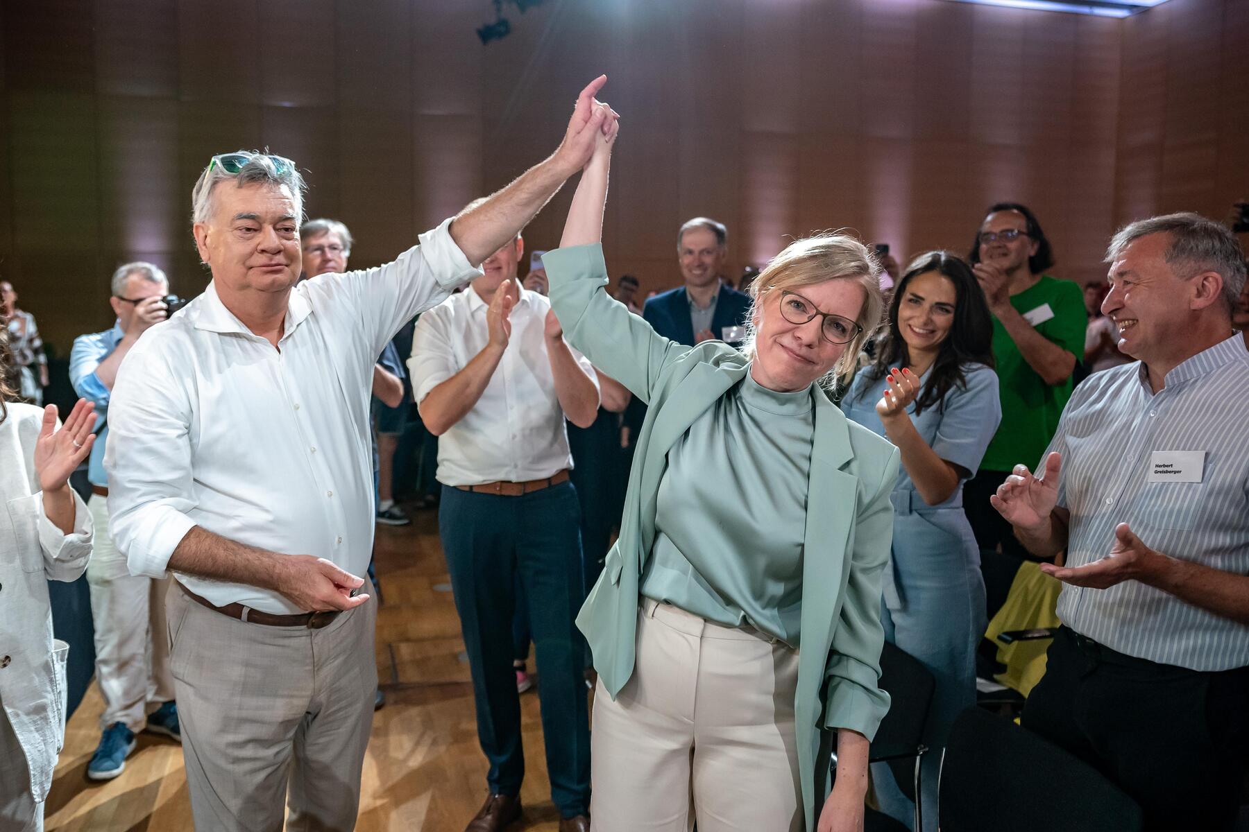 Bundeskongress: Gewesslers Grüne setzen auf „Zuhören“ und SPÖ-Themen