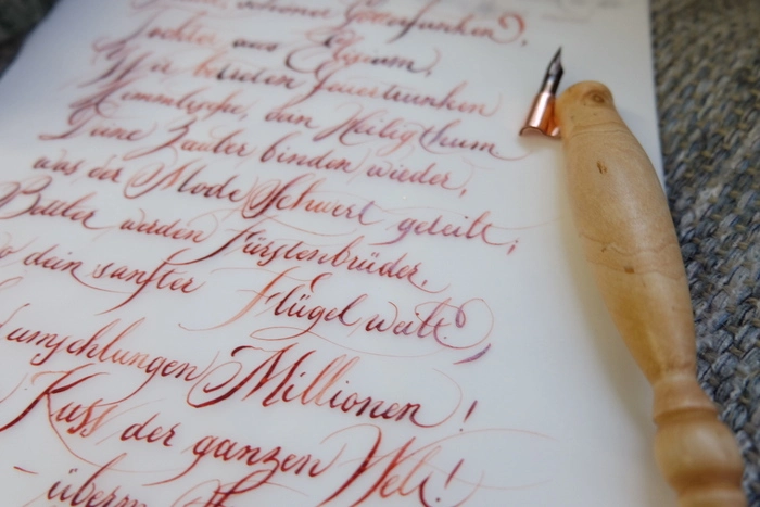 Auch der Kalligrafie ist sie seit wenigen Monaten zugetan.