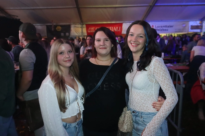 Klicken Sie sich durch die Bilder vom Jubiläumsfest des SV Eitweg.