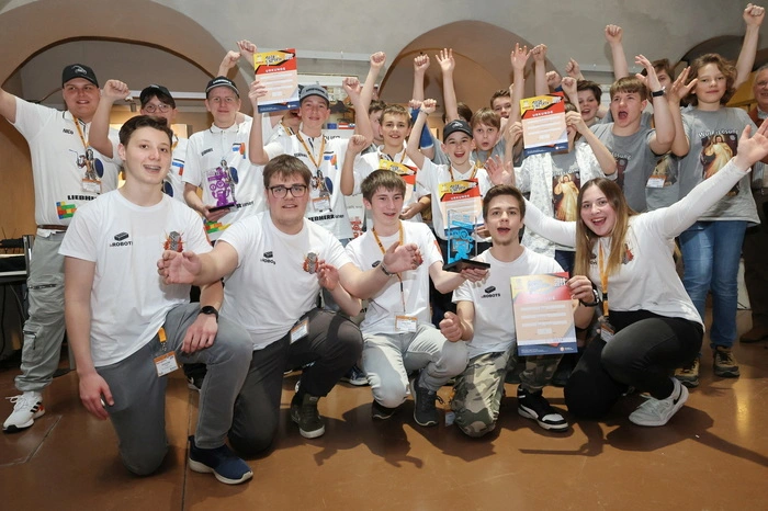 In der Königsdisziplin "Robotgame" jubelte das Team "i:Robot" der i:HTL Bad Radkersburg.